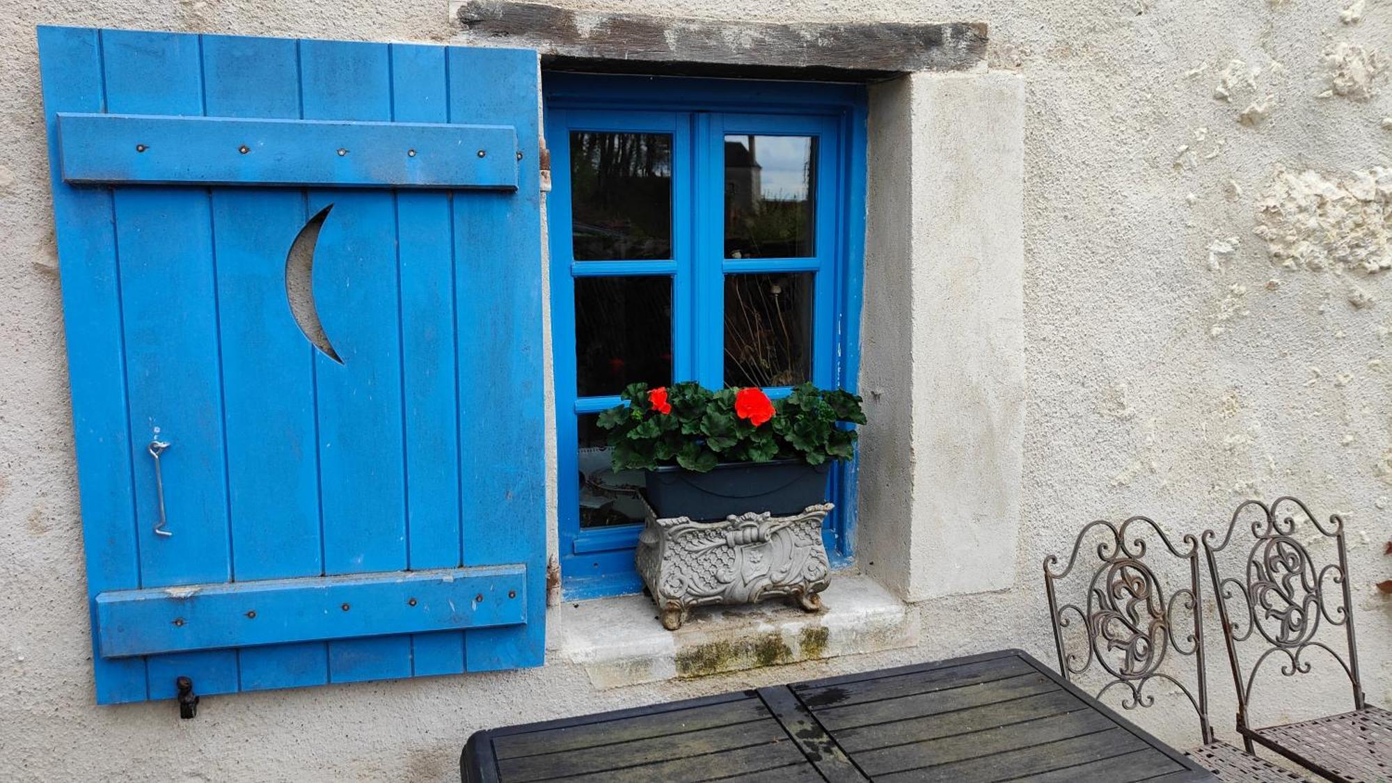 La Maison Bleue De Husseau Ancienne Ferme Semi-Troglodytique 18E Siecle Villa Montlouis-sur-Loire Exterior photo